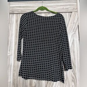 Croft & Barrow Black and White Circle Pattern Top